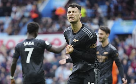 El Arsenal consigue un triunfo agónico frente al Aston Villa para mantener vivo el sueño del título