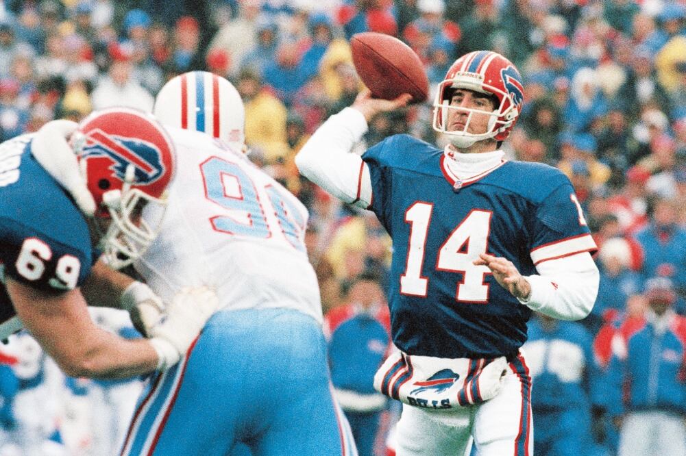 Al igual que Nick Foles, Frank Reich salió de la banca para ayudar a su entonces equipo, Buffalo (JOHN HICKEY. AP)