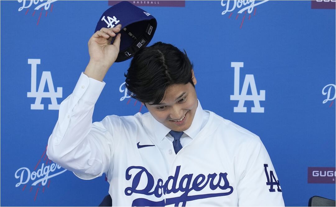 Shohei Ohtani durante su presentación con los Dodgers. FOTO: AP