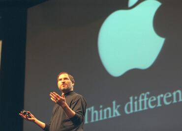 ¿Cómo sería el iPhone si Steve Jobs siguiera vivo, según la IA?