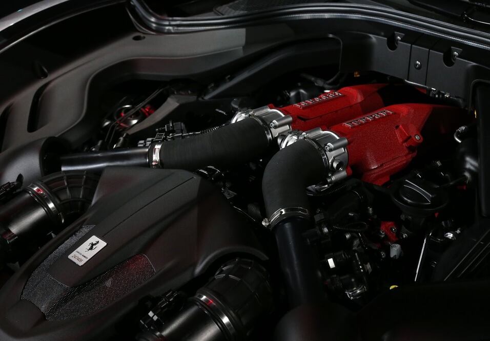 Estos autos usan motor de Ferrari pero son de otras marcas.