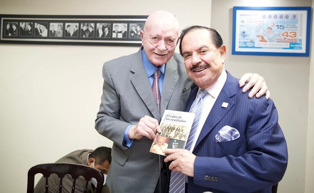 El doctor Manuel Mondragón y Kalb junto al Licenciado Juan Francisco Ealy Ortiz, presidente Ejecutivo y del Consejo de Administración del EL UNIVERSAL / Foto: Germán Espinosa. EL UNIVERSAL 