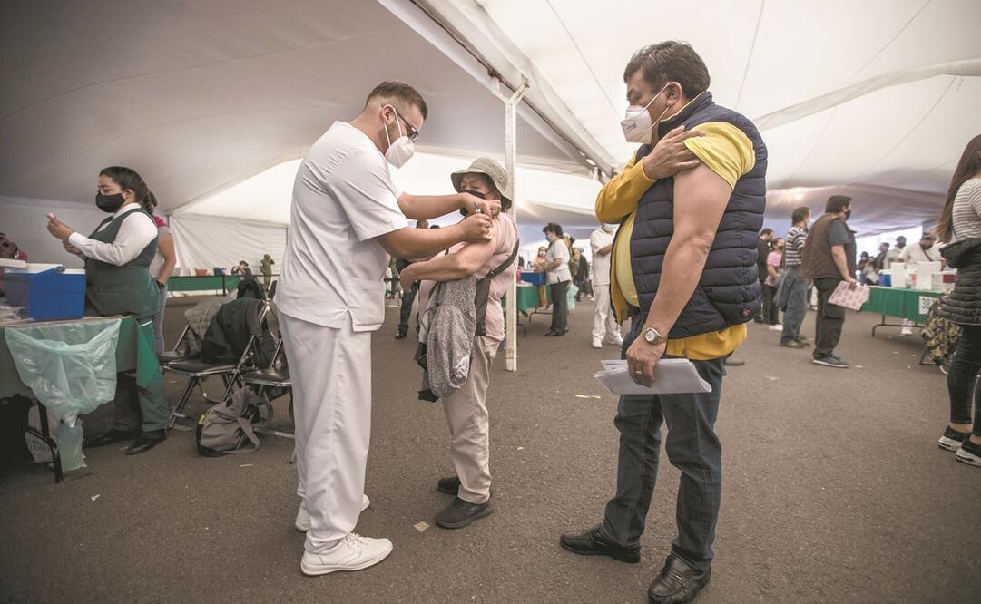 Autoridades indicaron que el domingo se aplicaron 115 mil 337 dosis, y suman 74 millones 953 mil 313 personas inmunizadas. Foto: Archivo. El Universal
