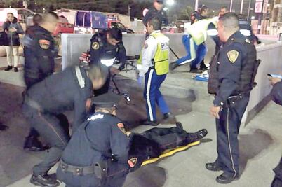 Balean a dos policías afuera del Metro
