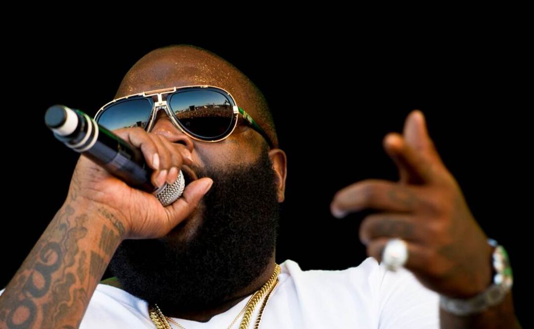 Cuando los agentes abrieron la puerta del vehículo, detectaron un fuerte olor a marihuana, por lo que le requisaron toda la que llevaba y trasladaron al rapero afroamericano a un centro de detención: FOTO:Archivo