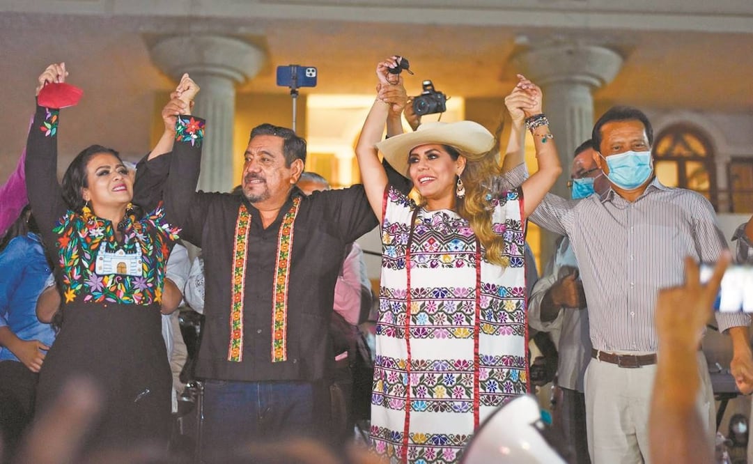 La candidata de Morena Evelyn Salgado estuvo acompañada de su padre Félix Salgado. Foto: Salvador Cisneros/ El Universal.