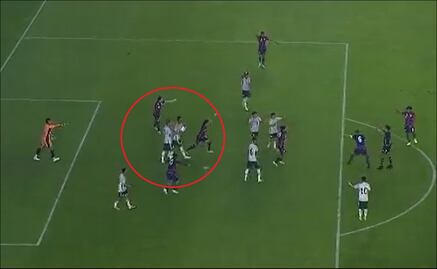 VIDEO: Seleccionado mexicano cometió un increíble penalti