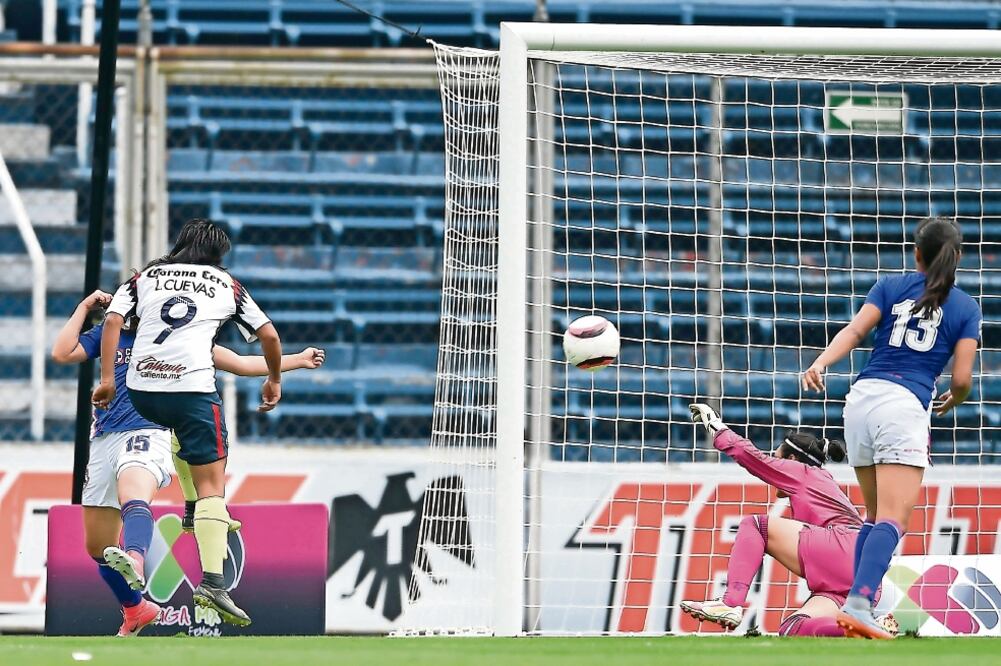 Las Águilas propinan una goleada a Cruz Azul en su casa (ETZEL ESPINOSA. IMAGO7)