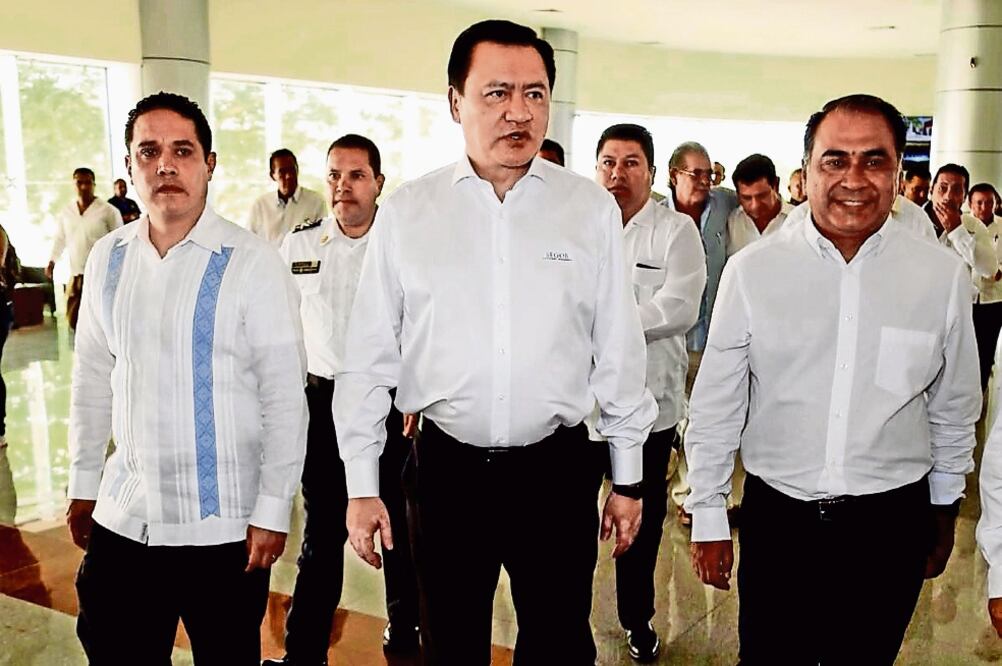 El secretario de Gobernación Miguel Ángel Osorio Chong ofreció todo su respaldo al gobernador Héctor Astudillo en materia de prevención de ilícitos (ESPECIAL)