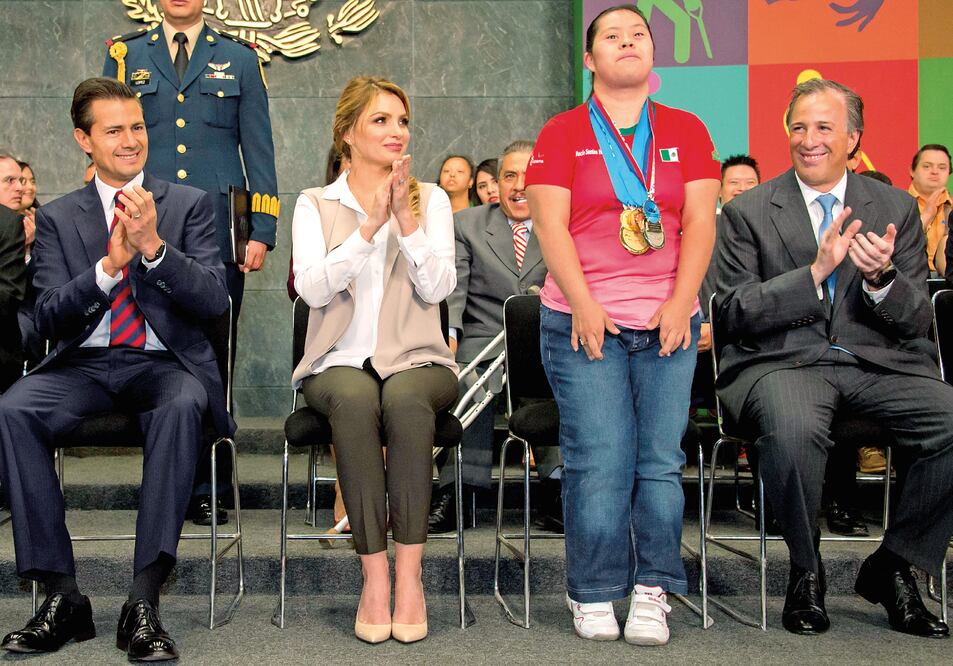 Tras instalar el Sistema Nacional para el Desarrollo y la Inclusión de las Personas con Discapacidad, el presidente Enrique Peña Nieto señaló que el Estado debe velar por los derechos constitucionales de este sector de la sociedad (FOTO: PRESIDENCIA)