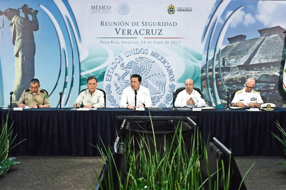 El secretario de Gobernación, Miguel Ángel Osorio (centro), aseguró que tienen definidos los objetivos criminales. (SEGOB)