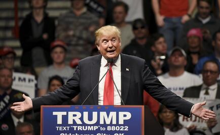 Critican a Trump por no condenar apoyo del KKK