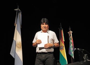 Evo dice que es presidente y... borran su imagen en el país