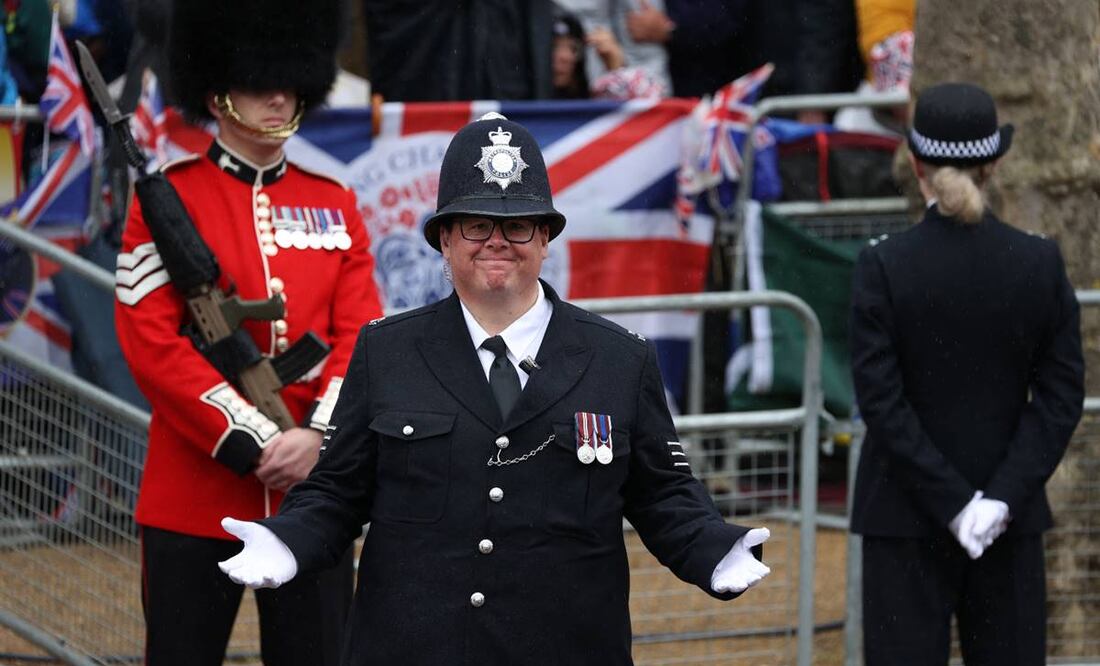 Las fuerzas de seguridad arrestaron este sábado al responsable de la organización antimonárquica Republic, Graham Smith, dos horas antes de que comenzara la ceremonia de coronación. Foto: AFP