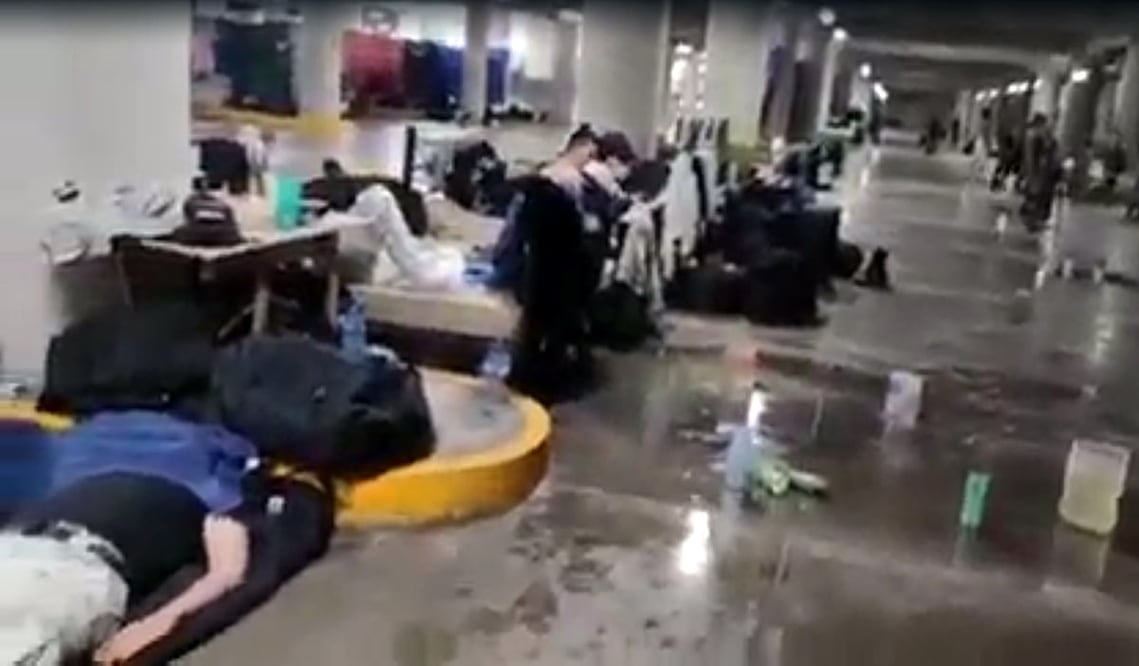 "No contamos con literas para descansar, no tenemos un espacio digno para ingerir nuestros alimentos tampoco área de baños para nuestro aseo personal y realizar nuestras necesidades fisiológicas”, acusó un guardia nacional. Foto: especial