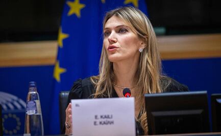 Suspenden a vicepresidenta de Parlamento Europeo por escándalo de corrupción en Qatar