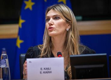 Suspenden a vicepresidenta de Parlamento Europeo por escándalo de corrupción en Qatar