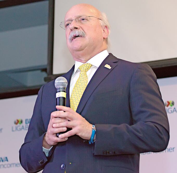 Enrique Bonilla deja de lado la supuesta agresión hacia el árbitro Adalid Maganda antes del juego de Copa MX (ERNESTO PÉREZ. IMAGO7)