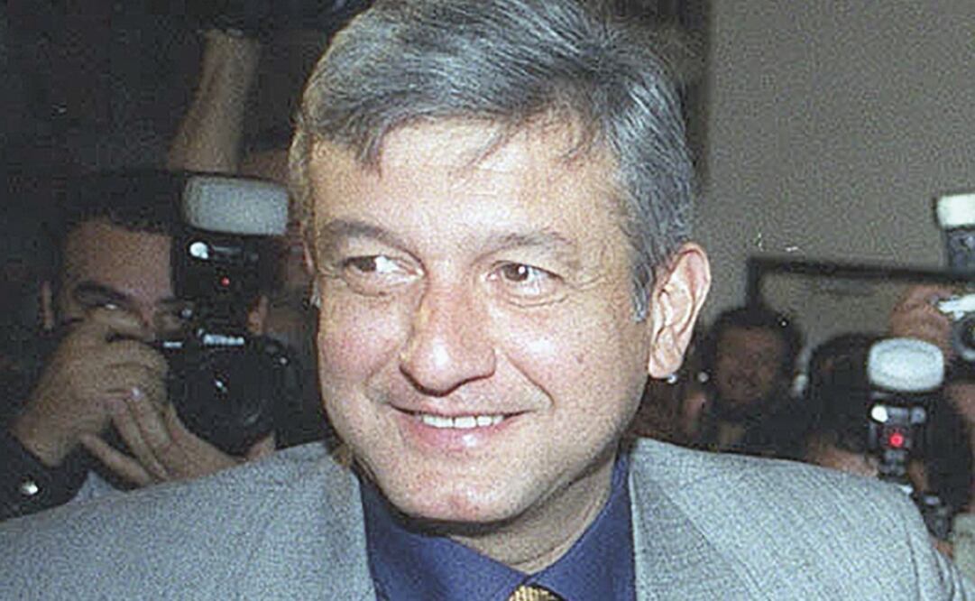 AÑO 2000. López Obrador luego de ganar la elección como jefe de Gobierno del DF