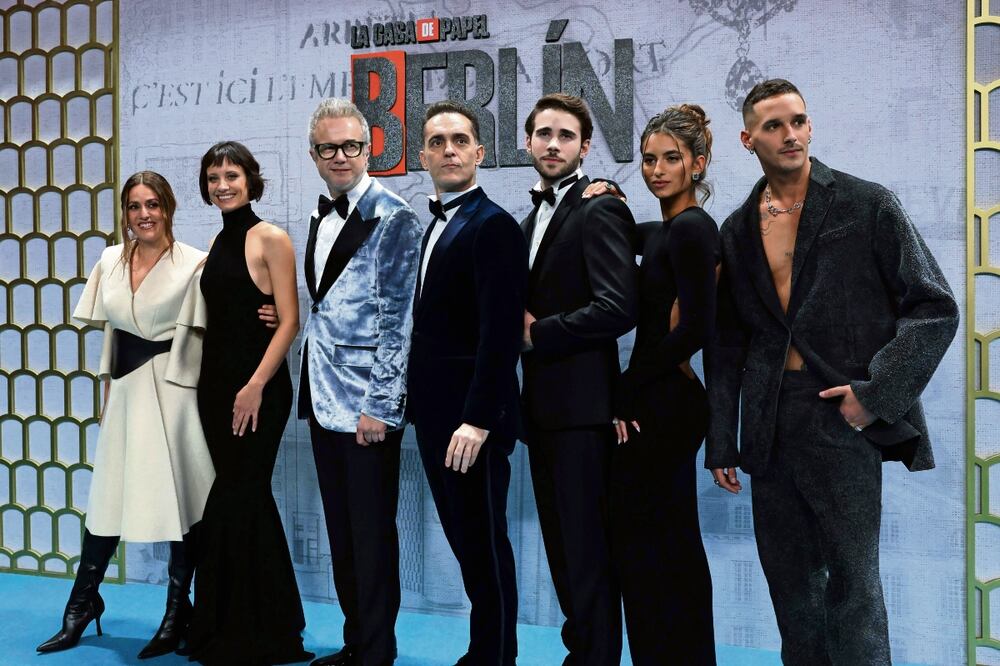 Sara Ituno, Michelle Jenner, Tristán Ulloa, Pedro Alonso , Julio Peña, Begoña Vargas y Joel Sánchez. Foto: AFP y Alejandra Musi | El Universal