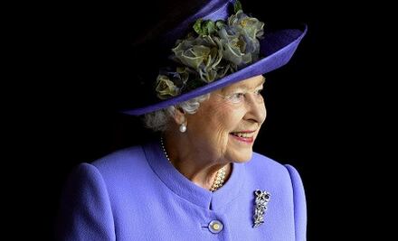 Mark Twain y la reina Isabel II, en un día como hoy