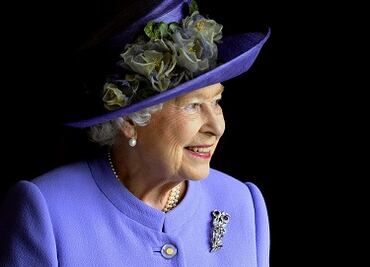 Mark Twain y la reina Isabel II, en un día como hoy