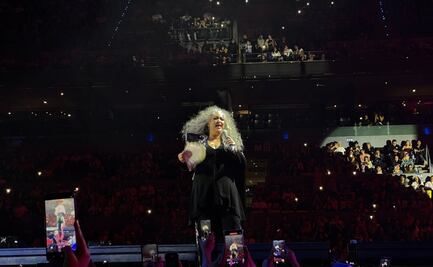 La nostalgia se apodera de la Santa Fiesta 2025 en la Arena CDMX; desde Moenia hasta Amanda Miguel se adueñaron de la noche 