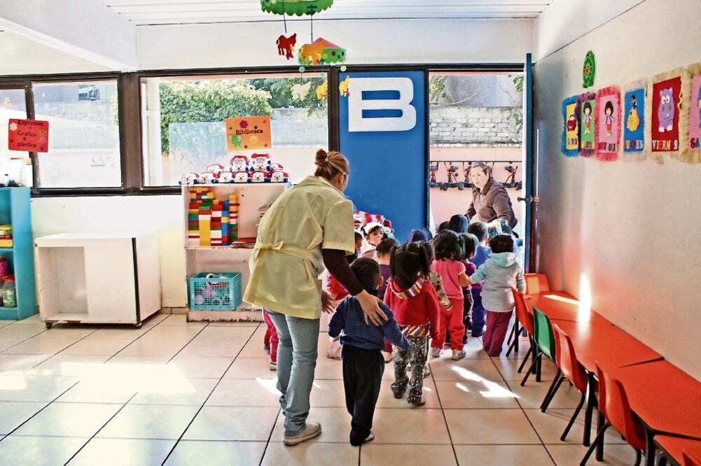 Los lineamientos de la Segob indican que las estancias infantiles están obligadas a colocar, a la entrada del inmueble y en un lugar visible (ARCHIVO. EL UNIVERSAL)