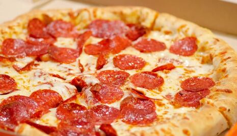 Los riesgos de comer pizza fría al día siguiente