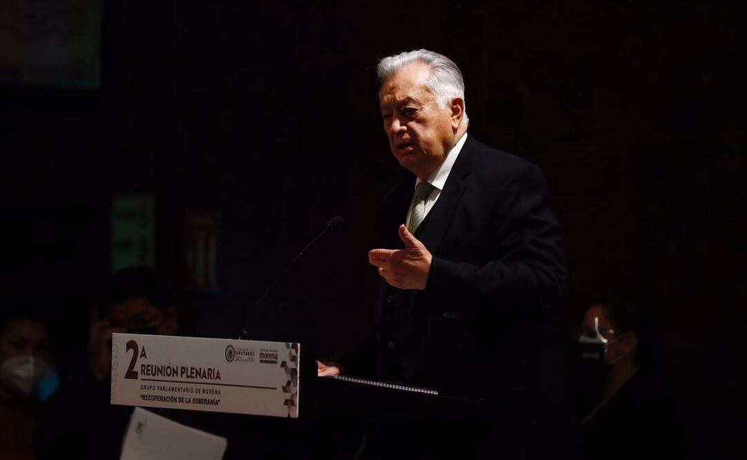 El director de CFE participó en la reunión plenaria de Morena, en la Cámara de Diputados. Foto: Especial