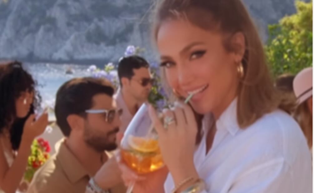 Deola, la bebida creada por Jennifer López. Foto: Instagram.