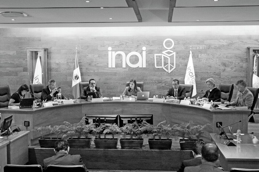 Ximena Puente, presidenta del Inai, explicó que este servicio es un paso importante para asegurar el ejercicio de los derechos entre la población que no cuenta con internet y desconoce el uso de las tecnologías de la información (LUIS CORTÉS. EL UNIVERSA)