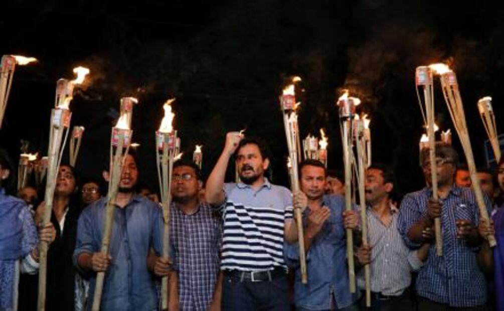 Apuñalan a escritor considerado "enemigo del Islam"