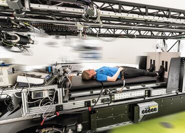 Ayuda a la ciencia, pasa 60 días en cama y recibe 16 mil euros