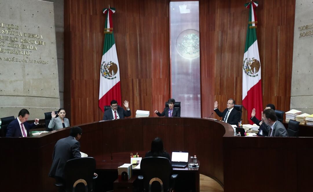 Sesión del Tribunal Electoral del Poder Judicial de la Federación, al centro magistrada presidenta Janine M. Otálora Malassis (ARCHIVO. EL UNIVERSAL)