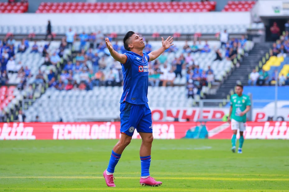 Ángel Sepúlveda celebrado en el Estadio Azteca - Foto: Imago7