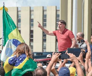 Bolsonaro, aislado en Brasil ante pandemia