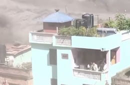 Nepal y el Tíbet temen otra avalancha mientras buscan sobrevivientes entre los escombros