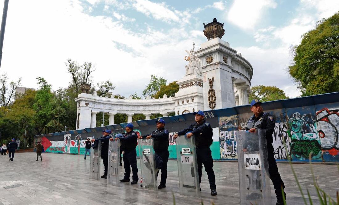 La Alameda Central ayer se encontraba libre de ambulantes luego de que policías de la Secretaría de Seguridad Ciudadana reforzaron la vigilancia en esta área pública. Foto: Iván Montaño | El Universal (08/01/2025)