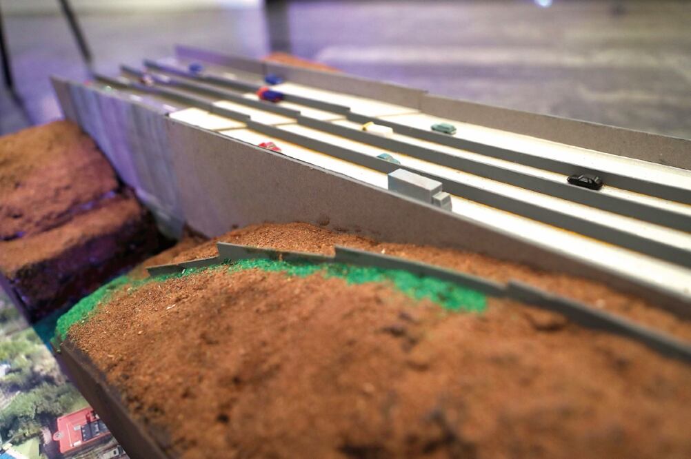 De acuerdo con expertos, el socavón se originó con el reblandecimiento de la tierra y la erosión del muro de contención provocado por el agua filtrada a través de una fisura de la alcantarilla. (JUAN CARLOS REYES. EL UNIVERSAL)