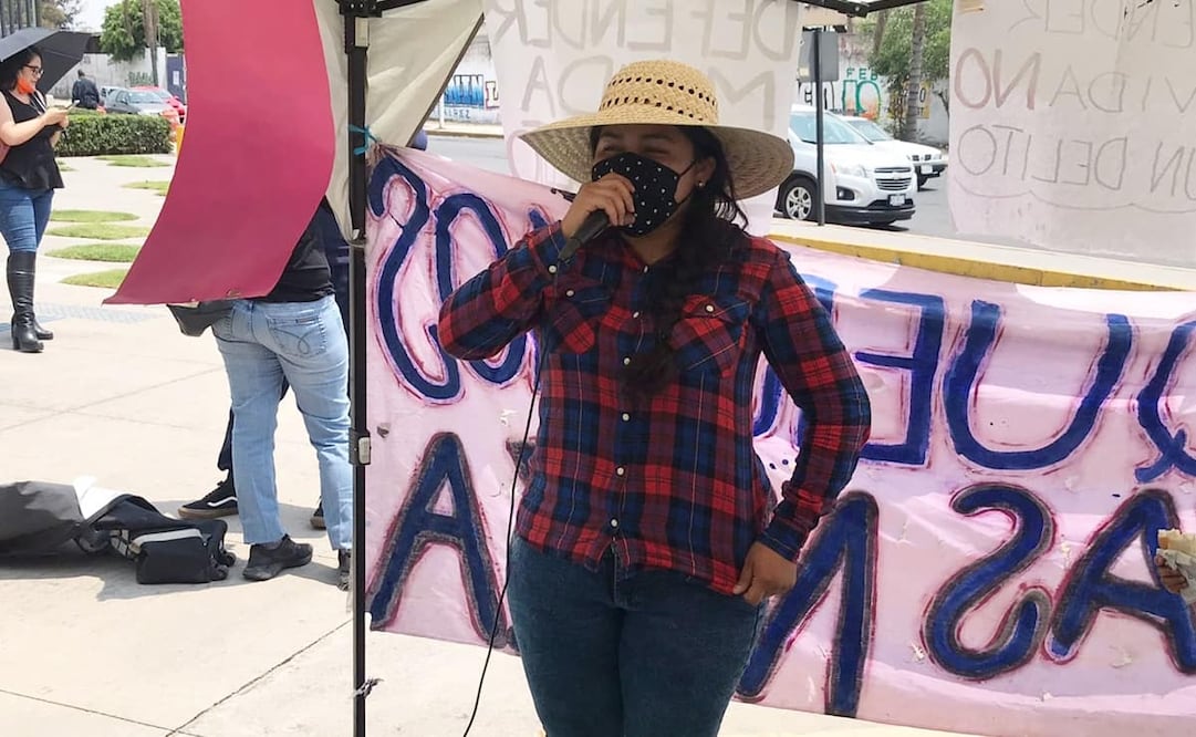 Roxana se colocó frente las instalaciones del Poder Judicial de la Federación, para clamar que sea revisado un amparo que interpuso su representante legal. Fotos: Emilio Fernández. EL UNIVERSAL