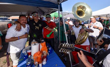 Ambiente mexicano se vive afuera del Rose Bowl