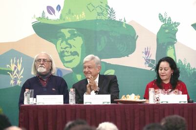 Aeropuerto puede ir, si empresarios pagan: AMLO