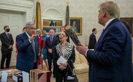 AMLO y Trump intercambian bates de beisbol en la Casa Blanca
