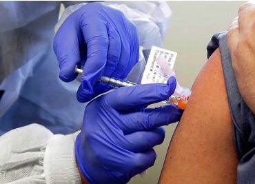 Presenta México a EU esquema de vacunación fronterizo