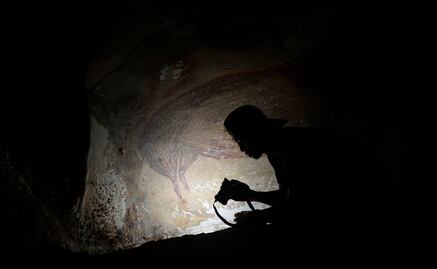 Arqueólogos descubren la pintura rupestre más antigua del mundo