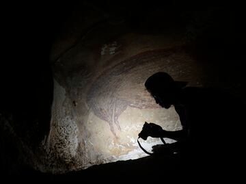 Arqueólogos descubren la pintura rupestre más antigua del mundo
