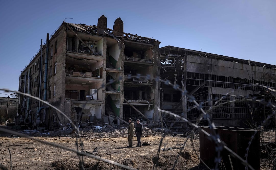"Para mí, es el precio a pagar por la destrucción del 'Moskva'", afirmó un trabajador. Foto: AFP