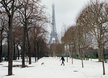 Cierran monumentos de París debido a nevada