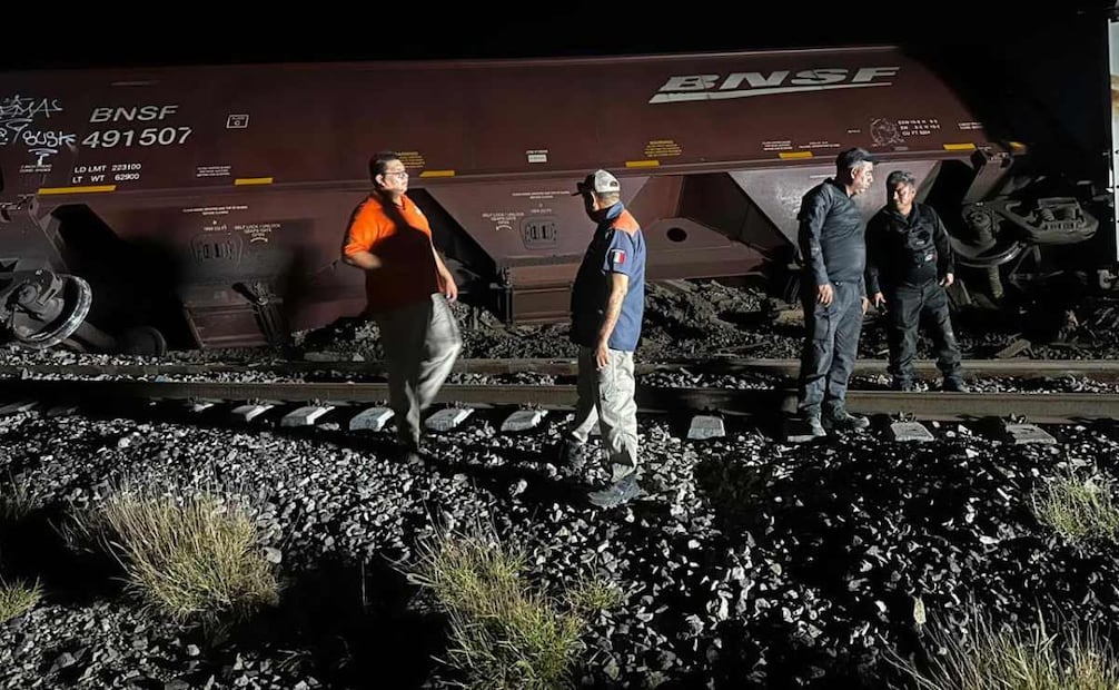 Se descarrilan seis vagones de un tren que contenían un químico tóxico en Lerdo, Durango; no hay lesionados.
Foto: Especial.